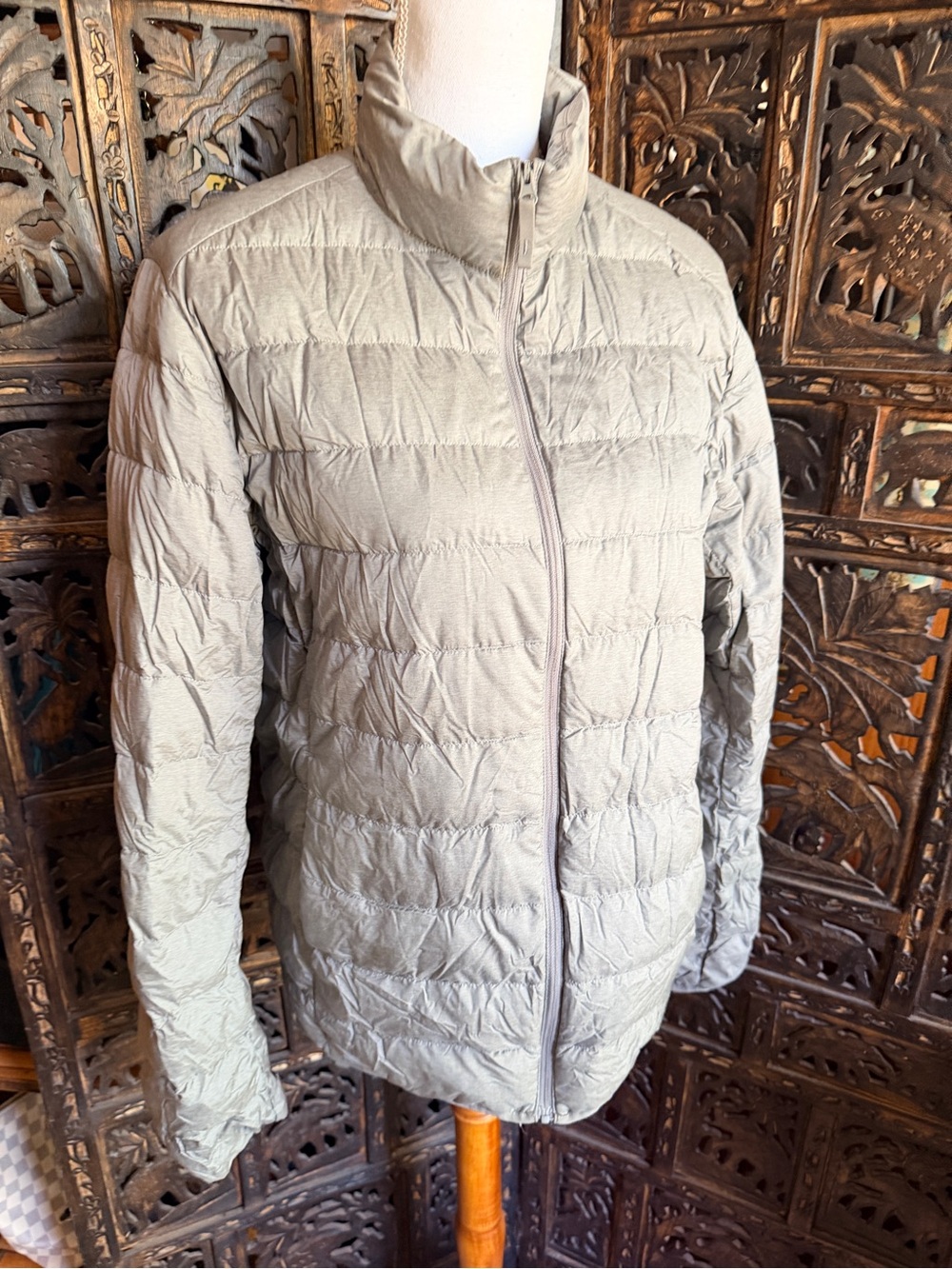Uniqlo Light Gray Packable Puffer Jacket with Carrying Pouch